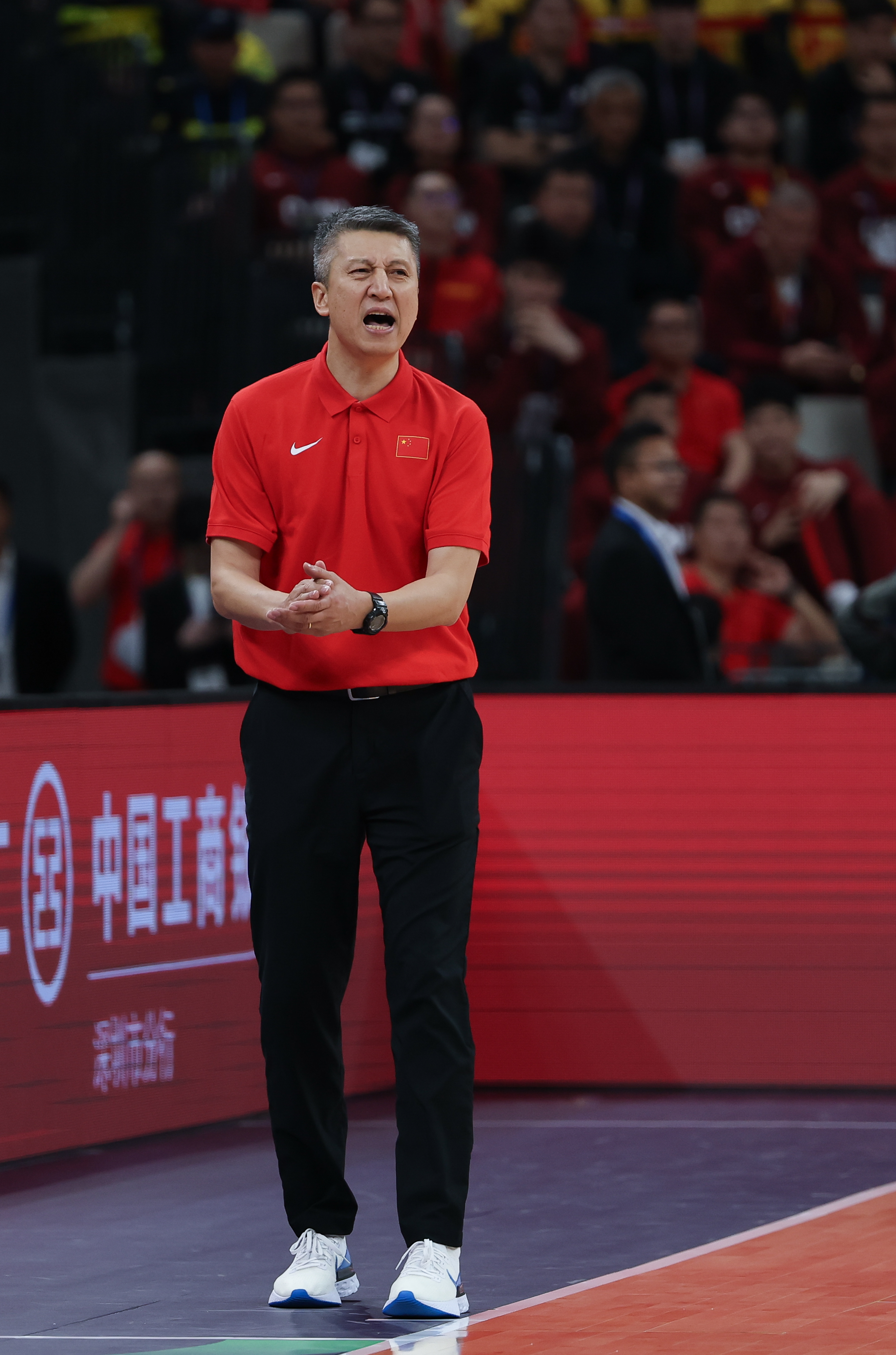 东方球赛中球员表现稳定，助球队夺得胜利的简单介绍