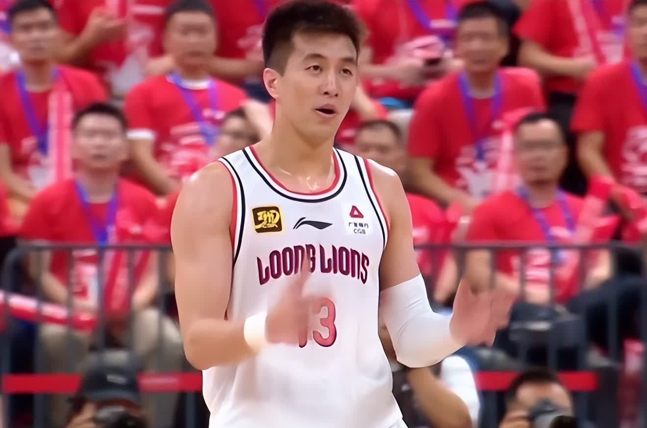 辽宁男篮实力备受瞩目，认真备战